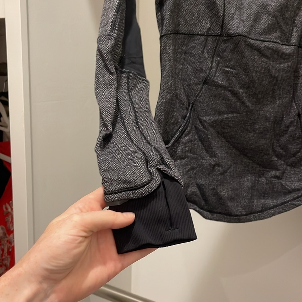Lululemon 1/2 Zip - Picture 3 of 16